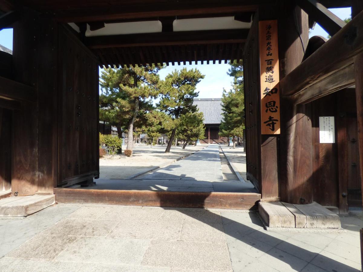 Ostello Hyakumanben Cross